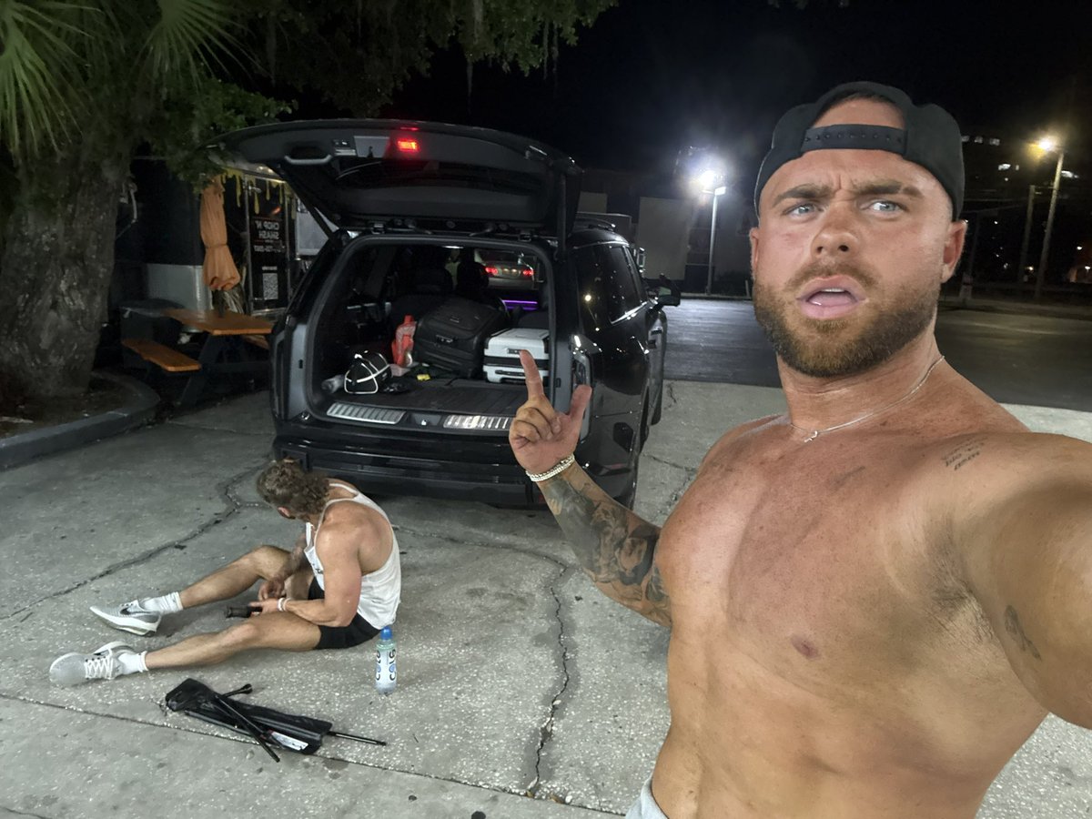 theaustingunn's tweet photo. thanks Clearwater!!!

GUNNS UP (tires flat) 👆🏼👆🏼👆🏼

congrats to @KennyOmegamanX tho!!!!

#AEWDynamite https://t.co/adXQ3JrYeM