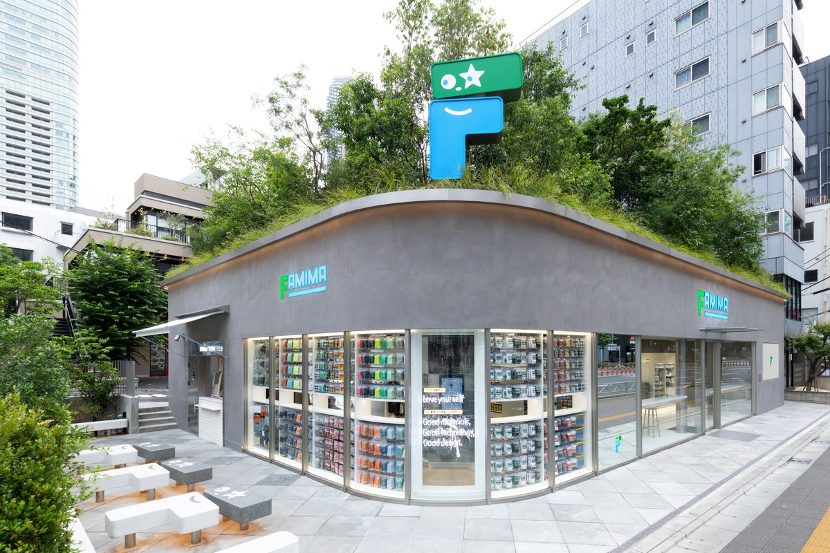 oricon's tweet photo. ファミリーマート初の旗艦店
『FAMIMA PARK AZABUDAI』オープン❗️
⠀
NIGO氏と共同開発した
公式キャラクターも誕生
⠀
東京・麻布台の街で
ファミマが考える《次のコンビニ》が実現
https://t.co/V01jeJGbct
⠀
@famima_now https://t.co/cNgZCp8SJ8