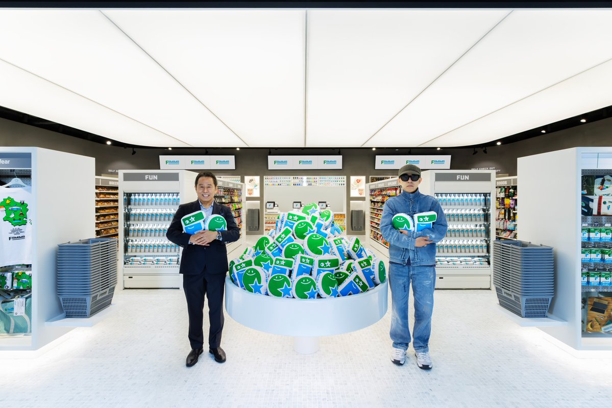 oricon's tweet photo. ファミリーマート初の旗艦店
『FAMIMA PARK AZABUDAI』オープン❗️
⠀
NIGO氏と共同開発した
公式キャラクターも誕生
⠀
東京・麻布台の街で
ファミマが考える《次のコンビニ》が実現
https://t.co/V01jeJGbct
⠀
@famima_now https://t.co/cNgZCp8SJ8