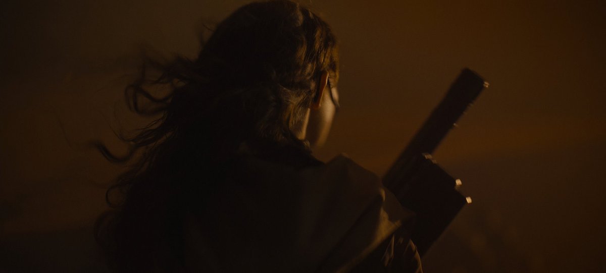 rauthasdune's tweet photo. dune: part three เปลี่ยน cinematographer เป็น linus sandgren เพราะ greig เจ้าเก่าติดถ่ายอีกงาน แต่ถ้าบอกว่าตั้งใจก็เชื่อ มู้ดไปอีกทางเลย เข้ากับที่เดอนีบอกว่ามันจะไม่เหมือนสองภาคแรก เราไม่ได้ผจญภัยไปสู่คำทำนายไปพร้อมพอลแล้ว ตอนนี้พอลครอบครองทุกอย่าง มันดูเหลี่ยมๆ ไม่น่าไว้ใจ https://t.co/3kzC2cvX8r