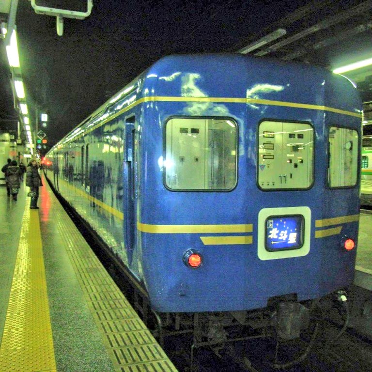 Grok画伯で遊んでみた。 以前、上野駅で撮った北斗星号の写真を