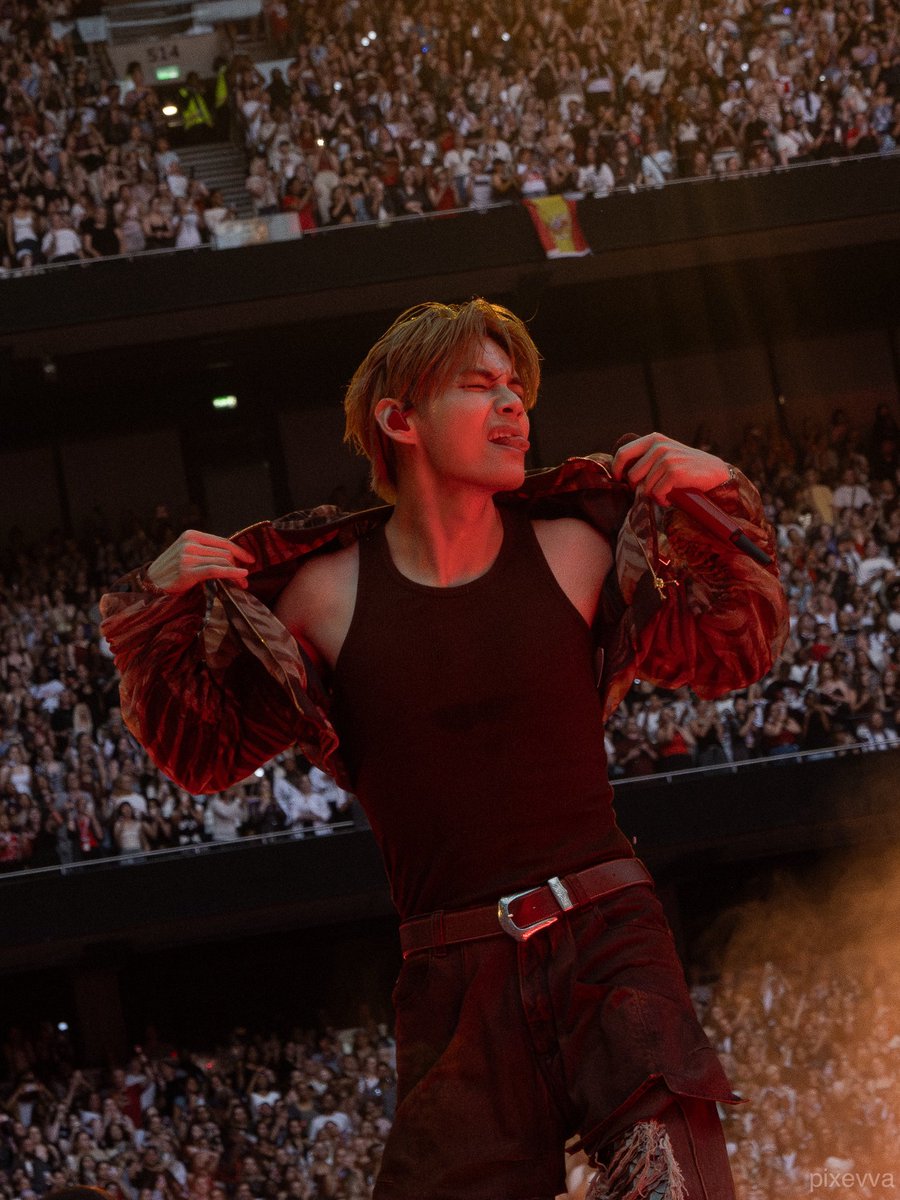 taehyvngpics's tweet photo. STUNNING https://t.co/luOpuan56J