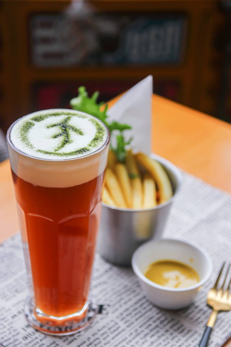 bandybiro's tweet photo. Just made iced matcha latte at home! Whisk 1 tsp matcha powder + 2 tbsp hot water, add 1 cup ice cold oat milk, done. Creamy, earthy, and way cheaper than shop-bought! https://t.co/oFl5RA5GVg