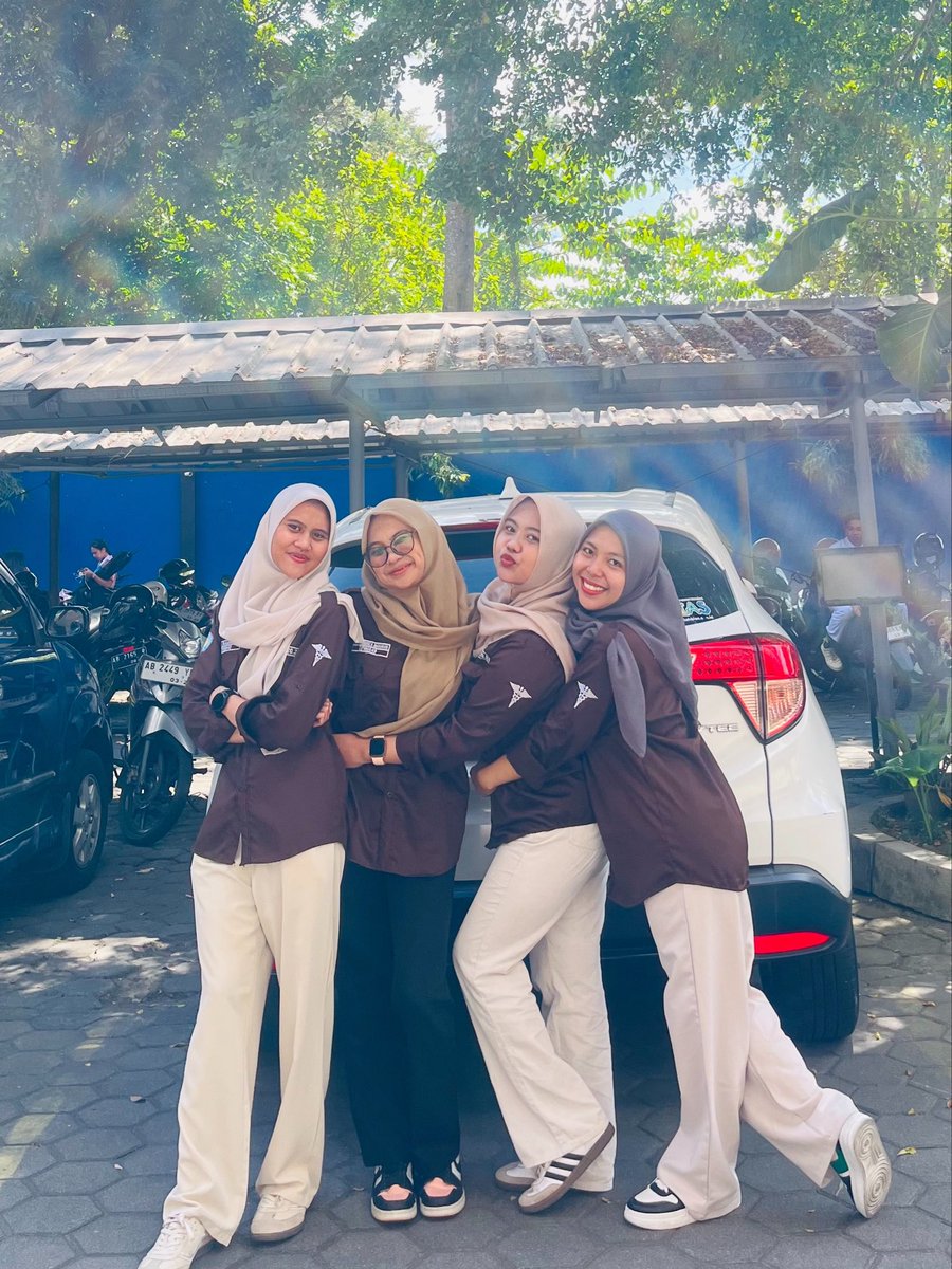 paawlicious's tweet photo. kek orang baik semua https://t.co/L3nNz1HiwI