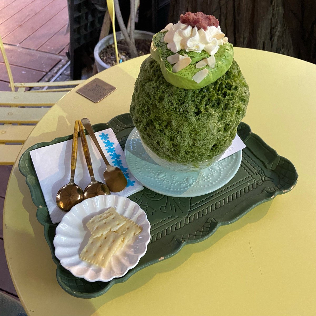 DanielaHofstadt's tweet photo. Just had the coziest matcha red bean shaved ice at the new street dessert spot—silky shaved ice, creamy matcha syrup, and not too sweet! A perfect summer pick-me-up https://t.co/szNpitoWaD