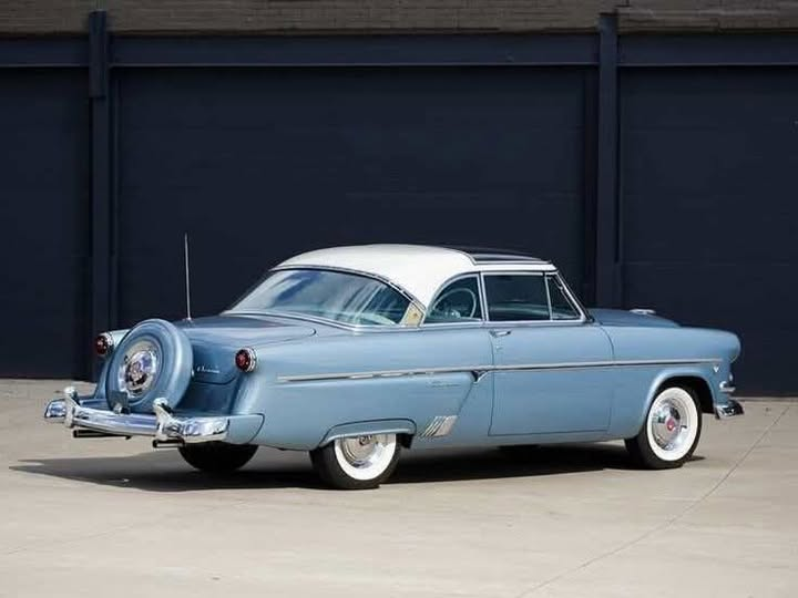 us_connie's tweet photo. Does anyone know what year this car is? 🤔 https://t.co/N6ymL2ZHov