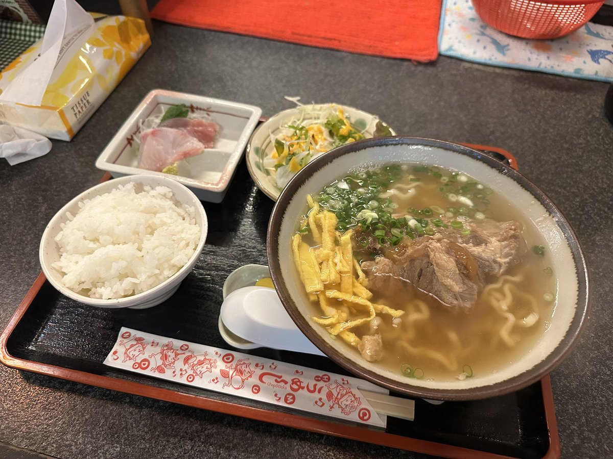 daisuke_Eagles's tweet photo. 沖縄テレワーク飯
がちうちなーんちゅしか居らんどローカル食堂だった

仕事の合間に沖縄そばが食えるのは本当にやる気が出る https://t.co/ZKLE6cw6Fj