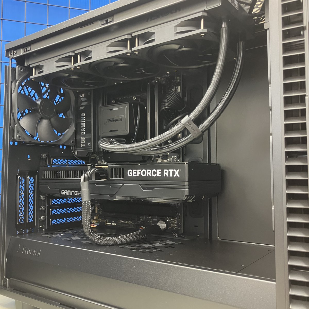 お客様よりご依頼いただいた #組立代行 PCが完成しました😊 長時間運用