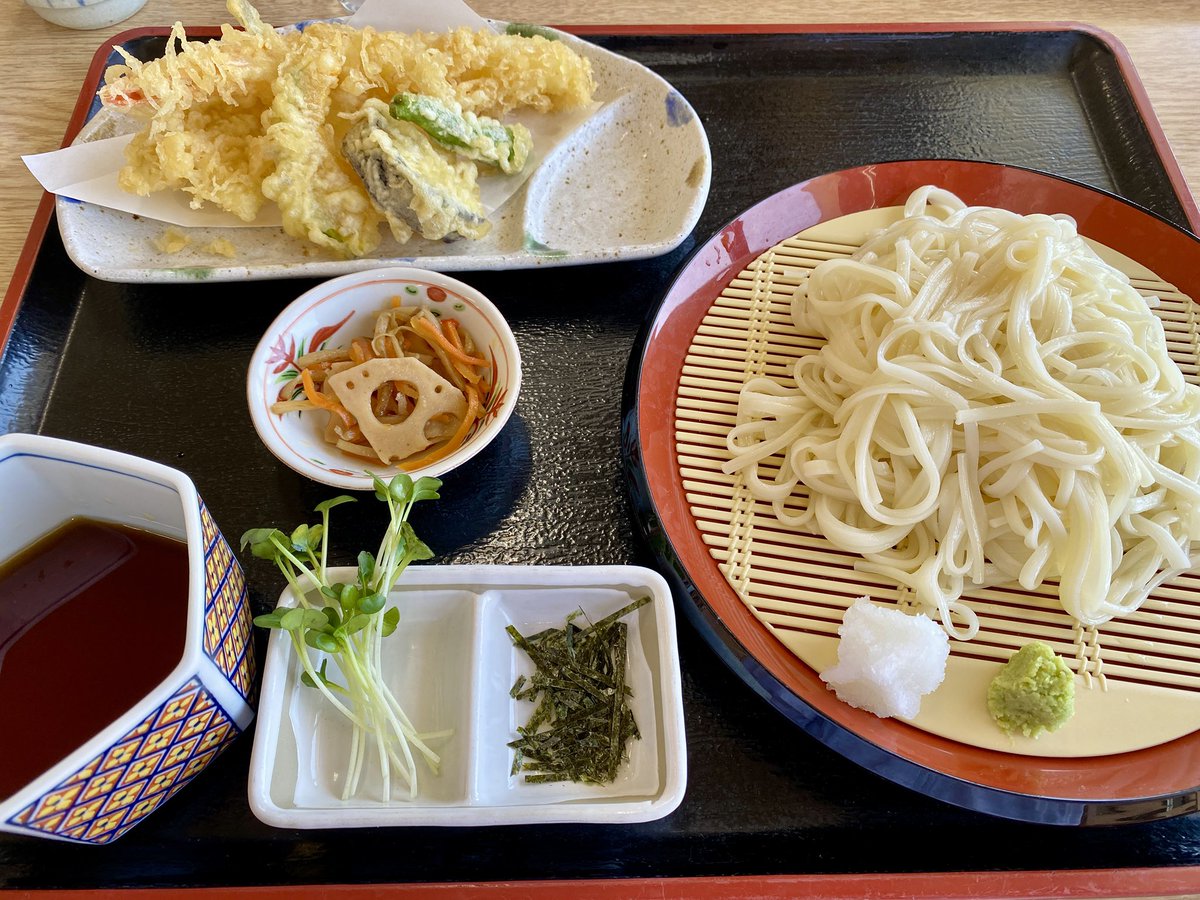 chiteidance's tweet photo. 富山県射水市
新湊大橋を渡って、
新湊きっときと市場にて
氷見うどん🧊
つるつるの麺冷たくて美味しい✨ https://t.co/jVwNPpFv9D