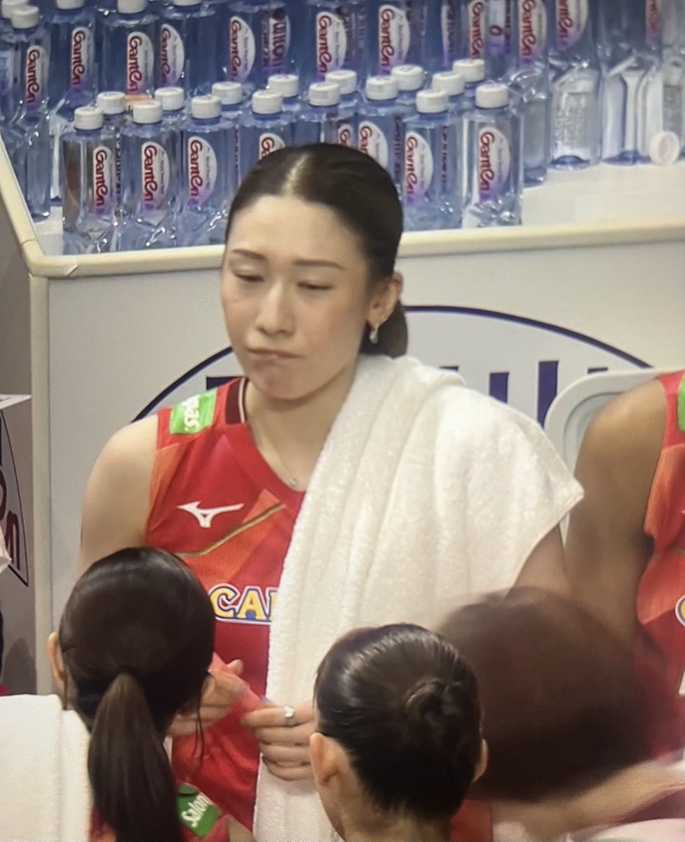shimusongood's tweet photo. 美容垢界隈の皆さまお願いします。石川真佑選手が使っているリップを特定してくれませんか… https://t.co/0KyxALOPT1