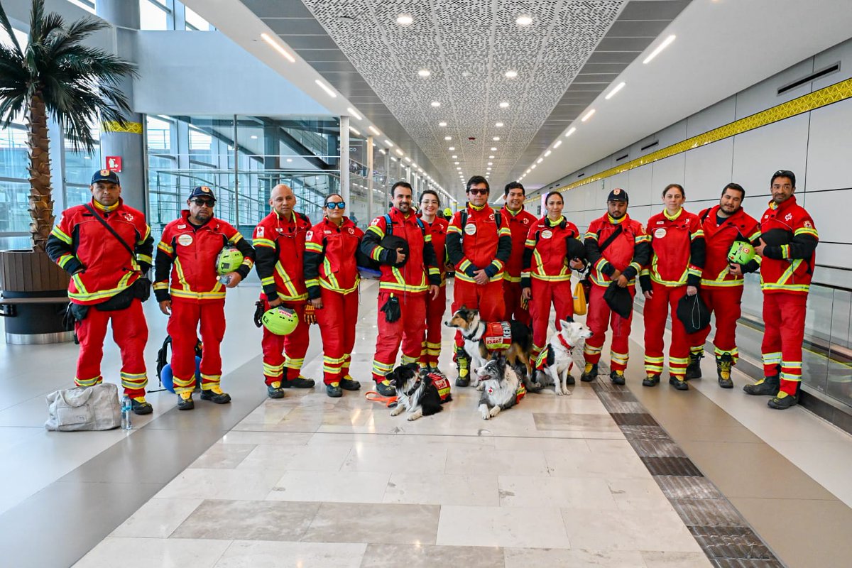 CruzRoja_MX's tweet photo. Bienvenidos a casa⛑️
Hoy recibimos de vuelta al Equipo #USAR Nivel Pesado de Cruz Roja Mexicana, integrado por rescatistas y binomios caninos que participaron en la misión humanitaria en #Venezuela.
Gracias por representar a #CruzRojaMexicana con profesionalismo y humanidad. 🇲🇽 https://t.co/2JJFubUXEC