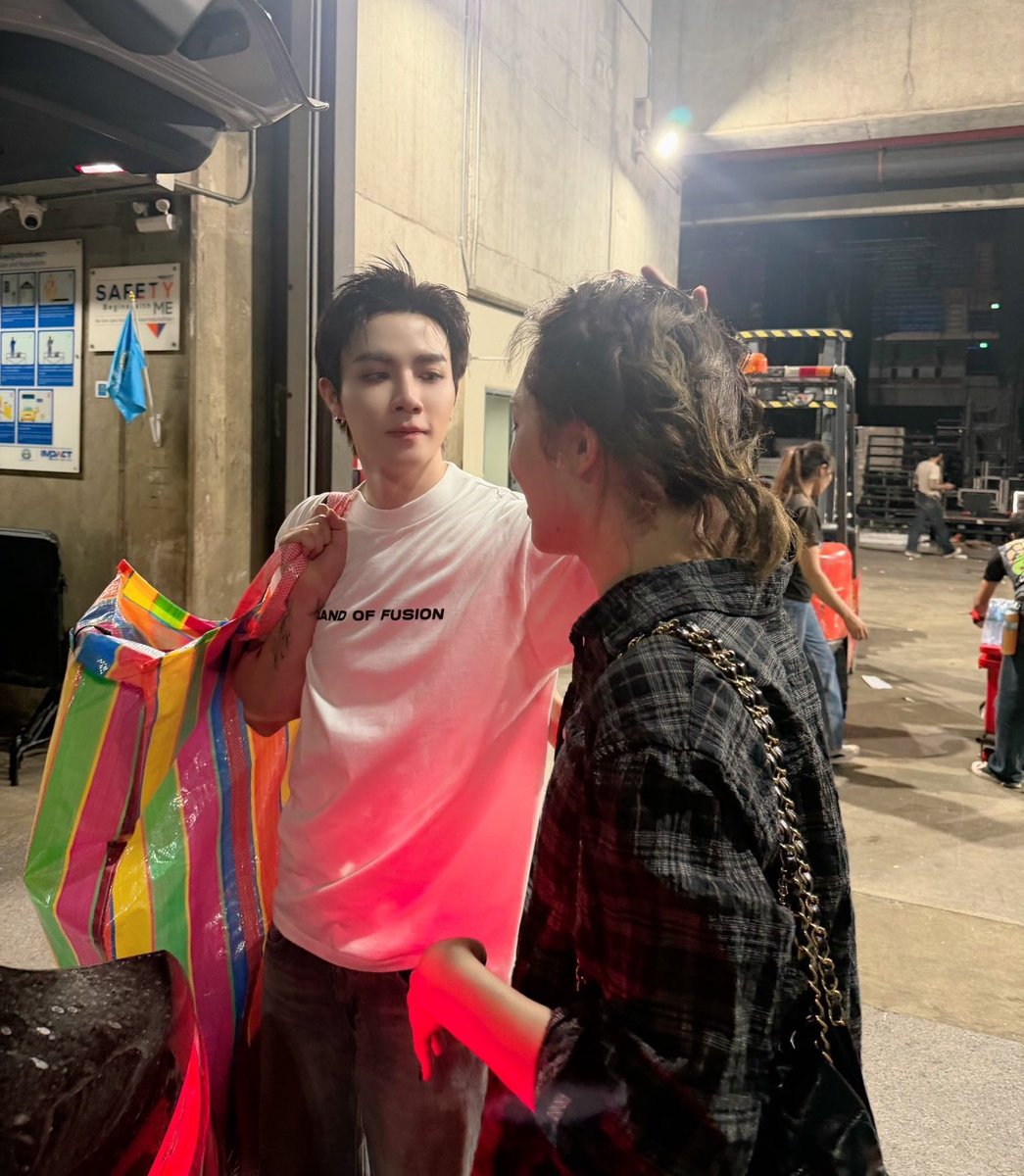 iamguntiie195_'s tweet photo. พี่ทหารเข้าเมืองมาทำงานหาเงินเลี้ยงเมีย วันนี้เดย์ออฟเลยพาเมียออกมาเที่ยวทะเล https://t.co/lg5RfF9W93