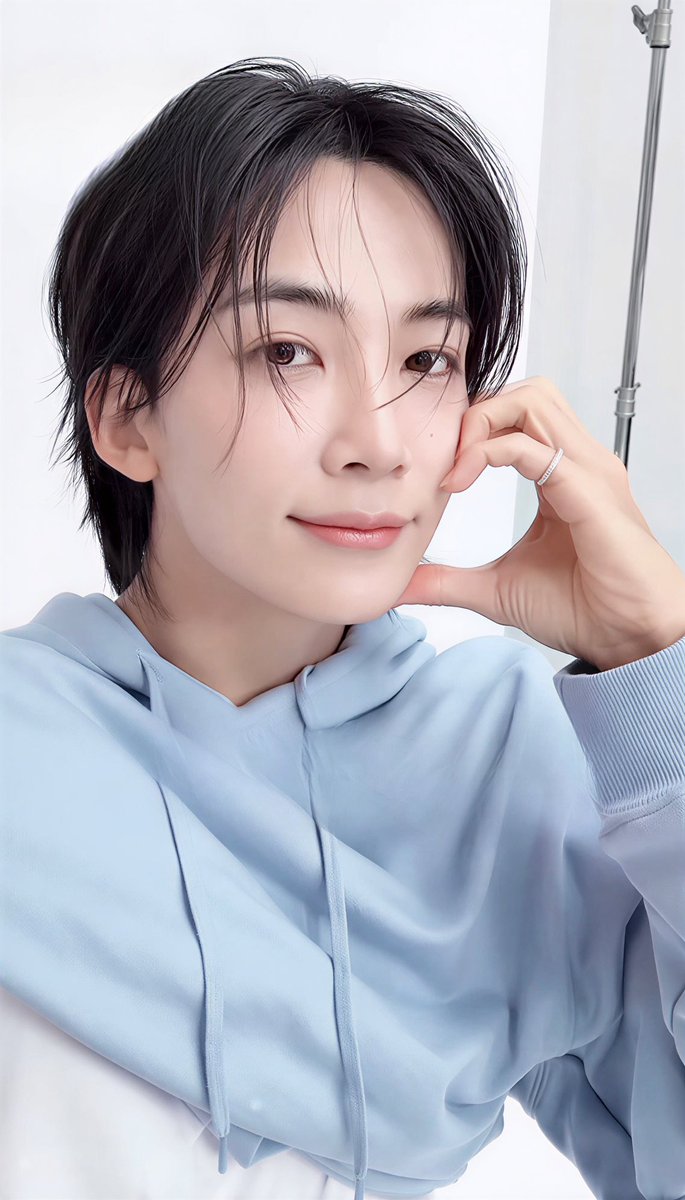 CUPOFYH's tweet photo. hannie heart cheek selfie ~ ⭐️ https://t.co/U3Xjt8C0hr