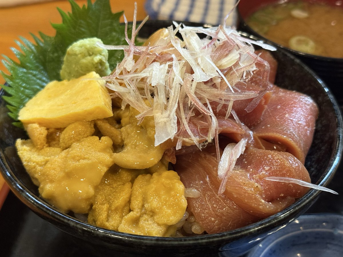 yuma_jp's tweet photo. ランチ
限定のウニとマグロ丼。異常に美味い、倒れる

和処 さゝ木 https://t.co/xjgPmYTnQt