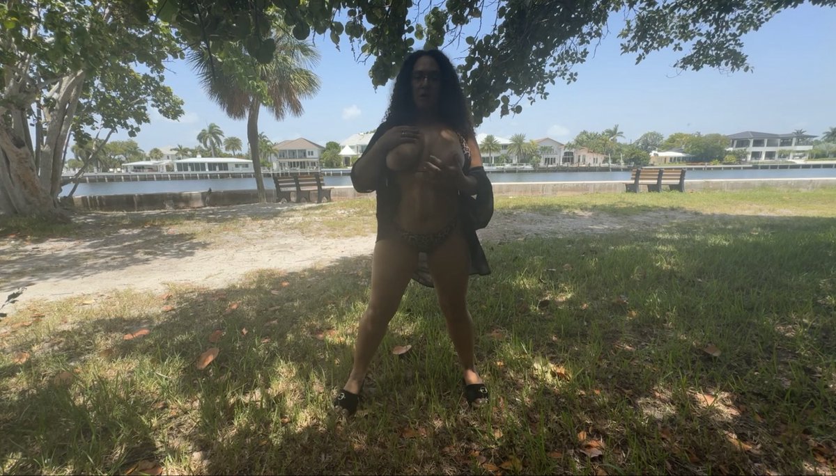 ItsVeeAdams's tweet photo. https://t.co/GJveD02cZU
Repost this and Subscribe in my link🩷

 🖤👀help me get to 100 subscribers and I’ll post the video of me at the park this morning 😈

#milf #sexymom #hornymoms #horny #sexy #latina #naked #nature #naughty
#slut #slutty #solo #bigtitsmomِ #bigbooty #cum #curvy #fuckme