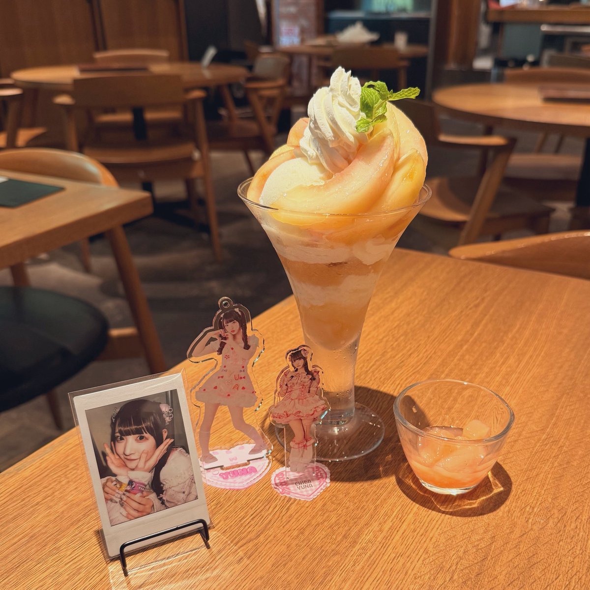 mint_o010's tweet photo. 桃パフェ食べてきた！！
エプロンチバゆなに作ってもらったꢏꢷ^ᴗ ̫ ᴗ^
ゆなカラーで美味しかったよ〜♡

 #ねえねえゆなちゃん https://t.co/YIRO8YqFLv