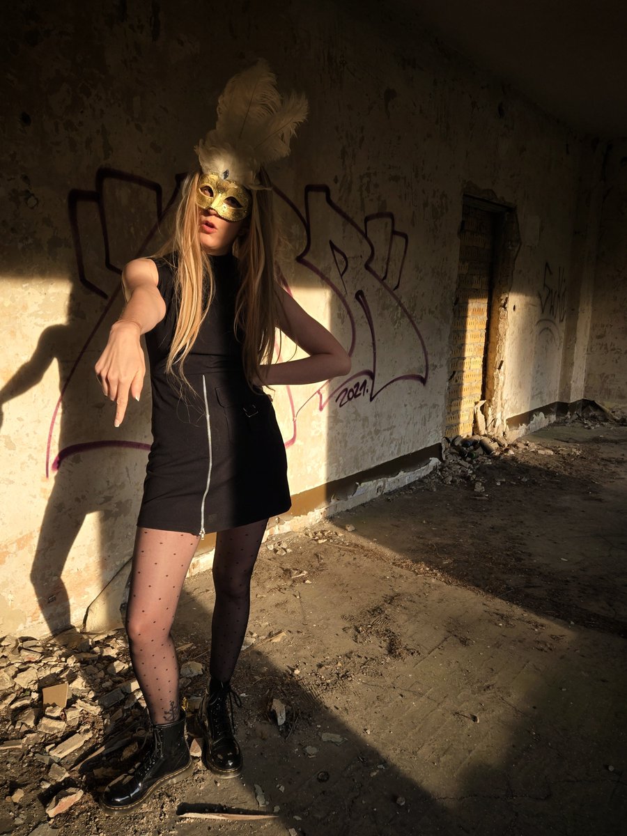 Obey2Lilit's tweet photo. Du verdienst meine Aufmerksamkeit nicht. Das weißt du, oder?
#findom #geldherrin https://t.co/5b0IEBwKb5