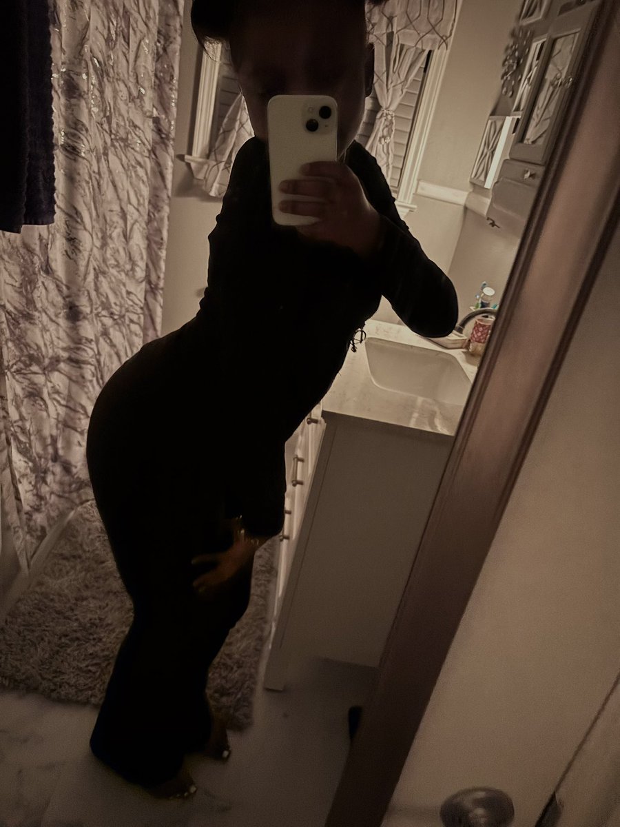 abbiboo__'s tweet photo. up boredd who up #darkskin https://t.co/OlPZSkO7nj