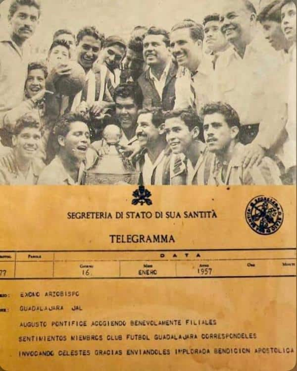 zqchivas's tweet photo. días después del campeonato, llego un telegrama al vaticano que informaba que el Club deportivo Guadalajara había obtenido su primer campeonato, en respuesta, el Papa Pio XII mando un telegrama con su Bendición Apostólica https://t.co/vZsx1xITDM