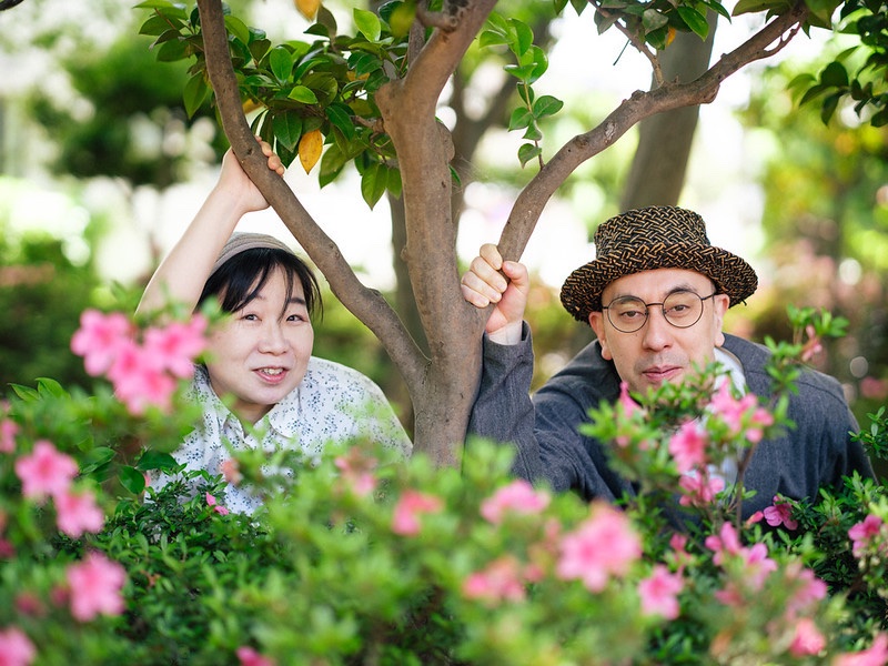 wawaflamingo's tweet photo. 「えんぶ」8月号 7月9日発売！

🍊鳥山フキのキャンセルみかん🍊

「日本のラジオ」「蒸気倶楽部」の主宰、屋代秀樹さんに来ていただきました👬

2つ劇団をやってるということは性格も2つなのかな？
穏やかに見える屋代さんは本当に穏やかなのかな？
詳しくはえんぶで！

https://t.co/ybzk6lJRWt https://t.co/p1UKMKzMNN