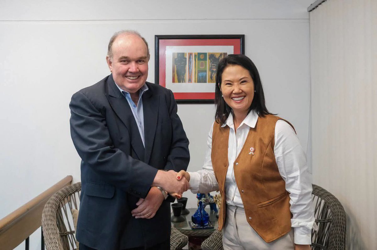 PeruMira's tweet photo. LA ACTUAL PRESIDENTE Y SU SUCESOR 2031 2036 ESPEREMOS JUNTO A CARLOS ESPÁ

KEIKO FUJIMORI Y RAFAEL LOPEZ ALIAGA. https://t.co/vYIdnAkOou