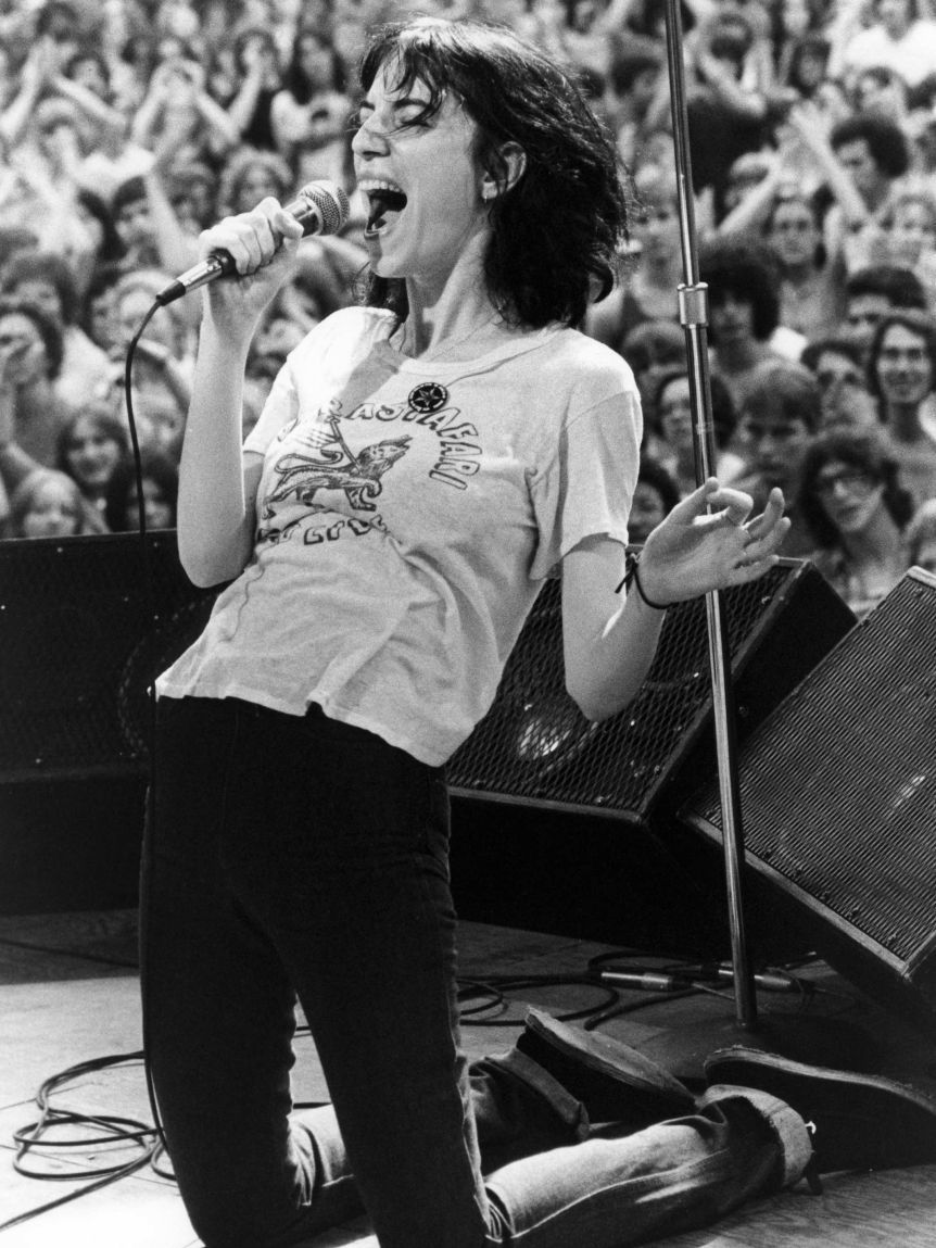 PunkRockStory's tweet photo. 50 years ago today
Patti Smith on stage at The Schaefer Music Festival in Central Park, NYC. July 9, 1976.

Photo by Bob Gruen

#punk #punks #punkrock #womenofpunk #punklegends #pattismith #50years #punkhistory #otd https://t.co/IbhPvCQ0Lw