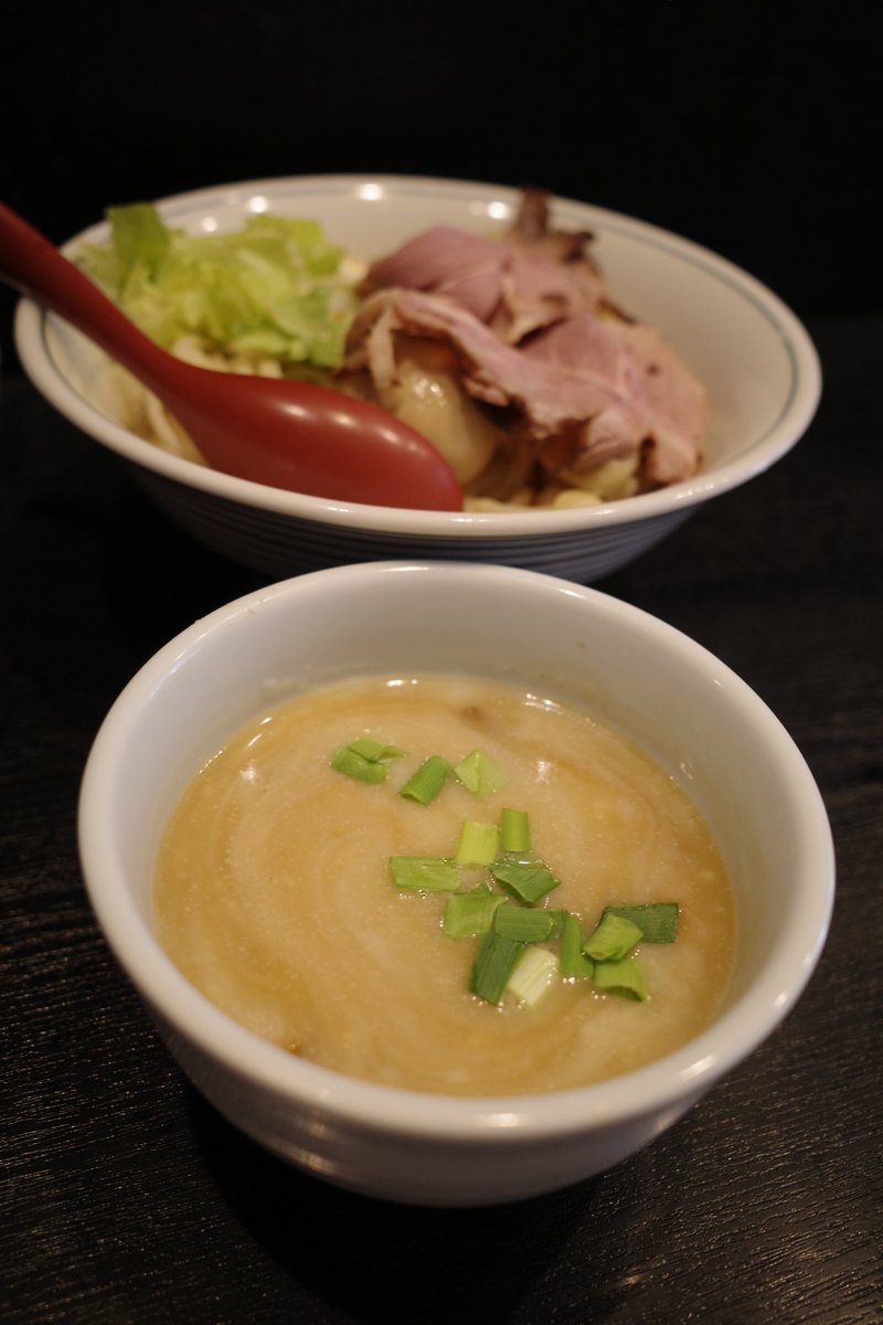 026hakase's tweet photo. 東京・十条の雨ニモマケズさんでつけめん極（中盛）！鶏白湯系のつけ麺大好き。麺が２種類あるのも楽しい。レモンや卓上の酢などで味変もできる！もっと食べたい☺️
#雨ニモマケズ https://t.co/axH5hmDU4I