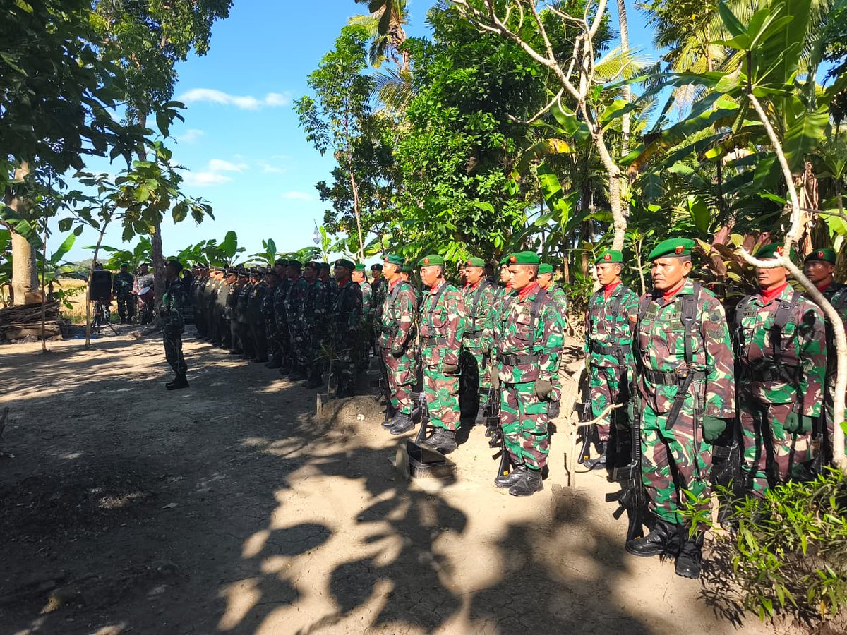 Kodim0709's tweet photo. @0709Kodim Iringi Kepergian Putra Terbaik Bangsa, Kasdim 0709/Kebumen Hadiri Upacara Pemakaman Militer Mayor Cba M. Behaki https://t.co/urZuehSdlR