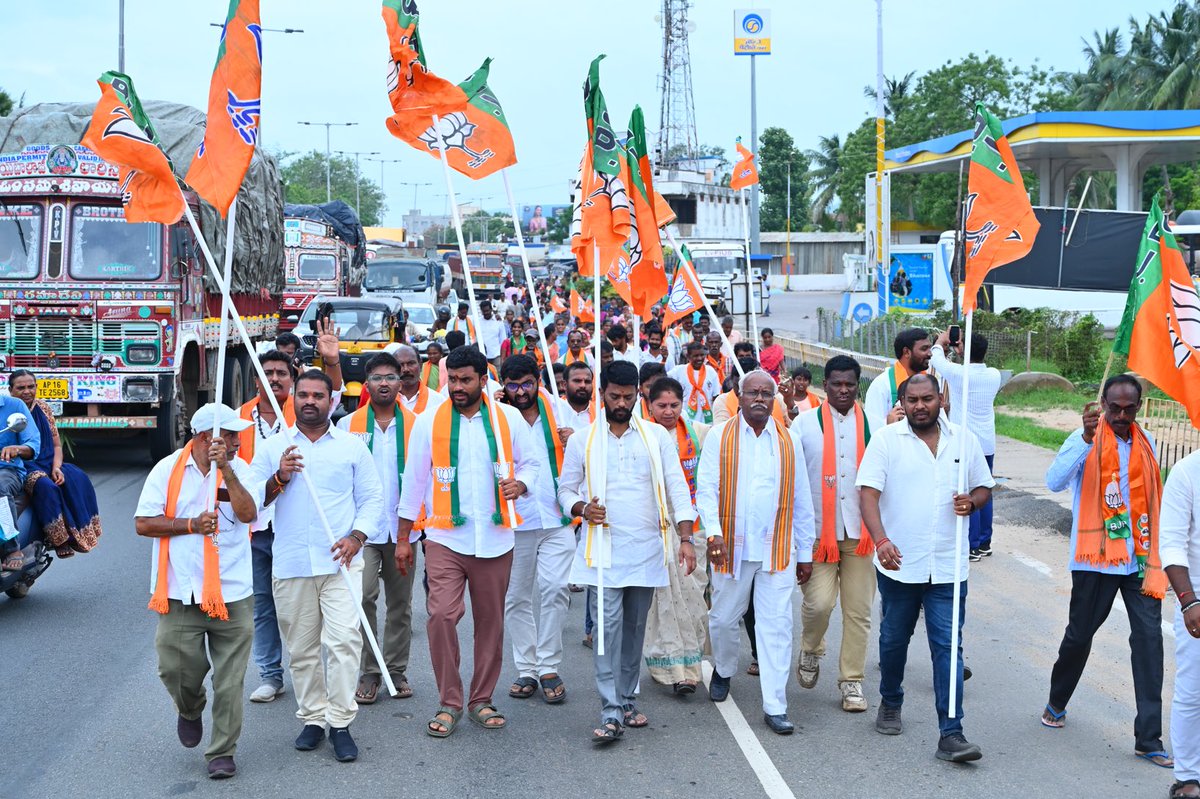 RameshSree17's tweet photo. అనకాపల్లి జిల్లా పాయకరావుపేట లో భారతీయ జనతా యువ మోర్చా జిల్లా అధ్యక్షులు శ్రీరంగం రమేష్ ఆధ్వర్యంలో యువ సారధ్యం విజయవంతం గా జరిగింది https://t.co/EDV71eK9md