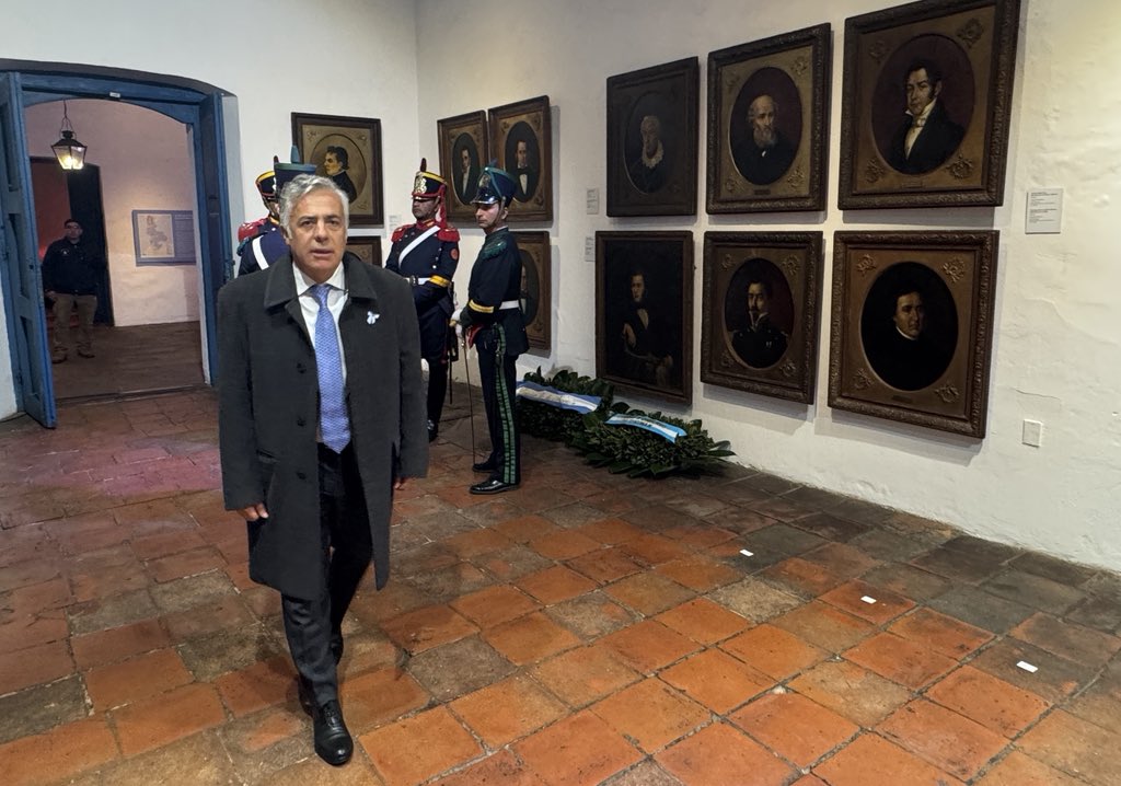 alfredocornejo's tweet photo. En la víspera de un nuevo 9 de Julio, participé en Tucumán de la tradicional vigilia por el Día de la Independencia, junto al presidente @JMilei y gobernadores de distintas provincias.

Conmemoramos una fecha fundamental para la historia argentina, renovando el compromiso de trabajar por un país con instituciones sólidas, previsibilidad y un futuro de crecimiento para todos.