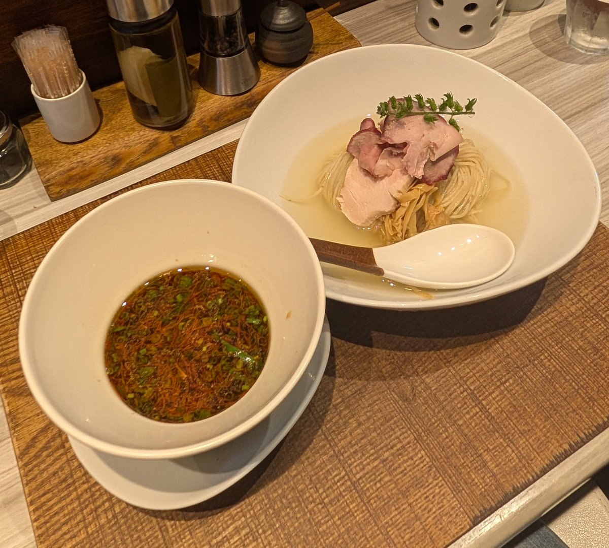 mhmii0415's tweet photo. ＊淡麗つけ蕎麦(昆布水〆)
＊特製鶏と水 醤油
＊濃厚つけそば
＊ケバムーチョ
久々の鬼者語👹
かなりお喋りしながらも
楽しく頂きました✨️
淡麗つけが食べたくて😍
どれもこれも美味しくて大満足❤
ご馳走さまでした🎶
#鬼者語 #ラーメン https://t.co/ktcX9L5ef5