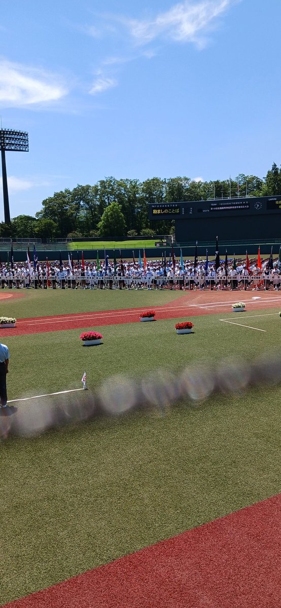 ikuyim52's tweet photo. 夏の大会　開会式見てきたよ👀
子供が高校野球を始め、本日を迎えました。
スタメン９人　堂々とした姿の裏には　それぞれのドラマがある事を知った夏🎐でした…⚾
頑張れ高校球児💪 https://t.co/PolkWg8xbR