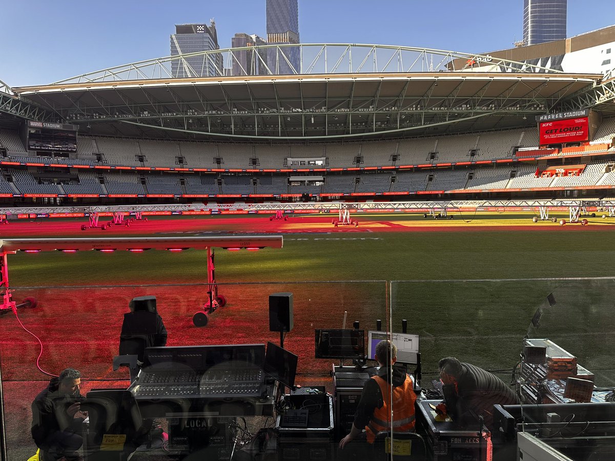 vijai63's tweet photo. Magnificent reception to Prime Minister Shri Narendra Modi by Indian diaspora in Melbourne today evening. 30000 enthusiastic participants. Do watch at 2.30PM India time

#MelbourneMeetsModi
@narendramodi 
@PMOIndia https://t.co/gA6xkhtPuS