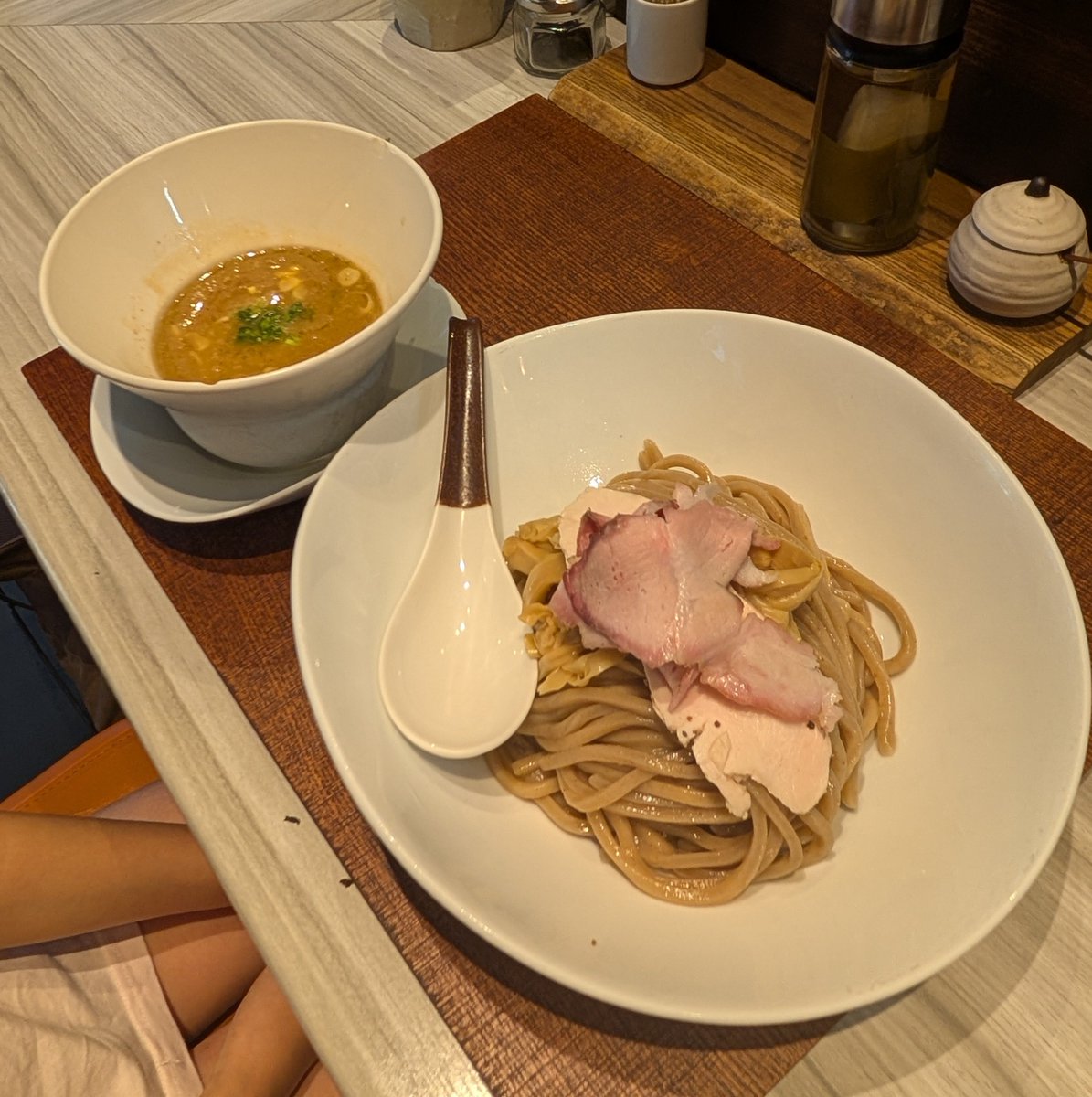 mhmii0415's tweet photo. ＊淡麗つけ蕎麦(昆布水〆)
＊特製鶏と水 醤油
＊濃厚つけそば
＊ケバムーチョ
久々の鬼者語👹
かなりお喋りしながらも
楽しく頂きました✨️
淡麗つけが食べたくて😍
どれもこれも美味しくて大満足❤
ご馳走さまでした🎶
#鬼者語 #ラーメン https://t.co/ktcX9L5ef5