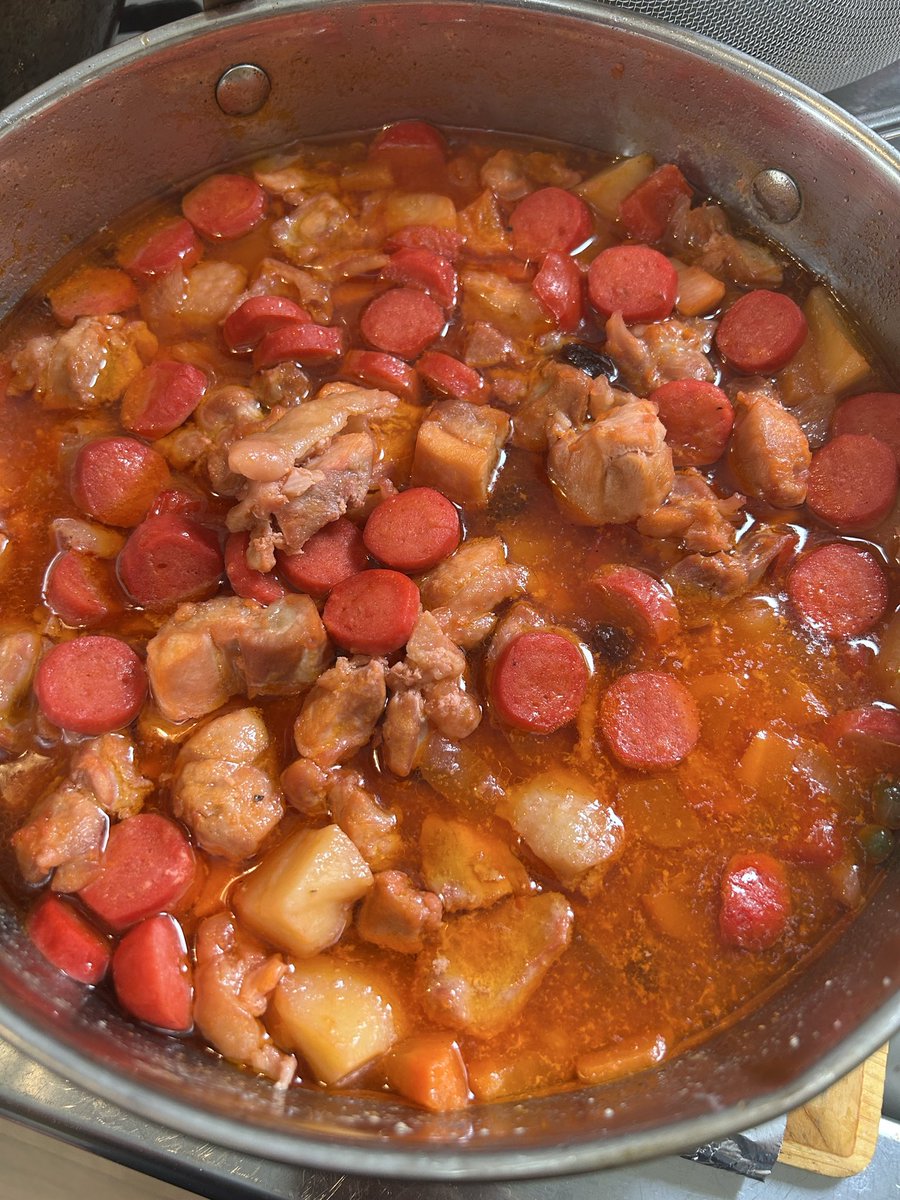 jen72271's tweet photo. ピナイカイナン🇵🇭

Chicken menudo https://t.co/RwKV0OHqgn