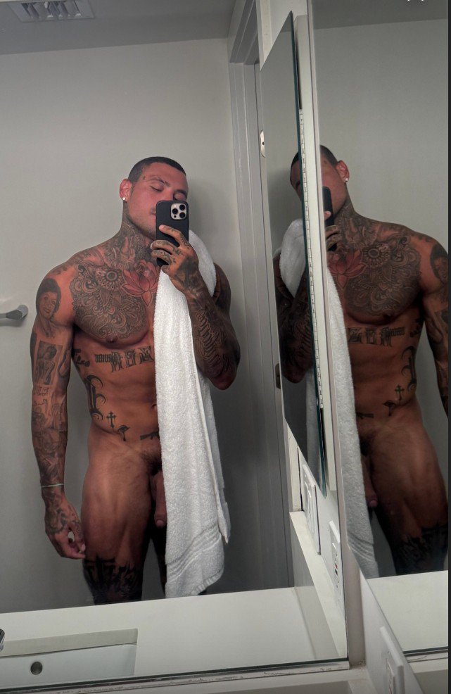 SLondono10988's tweet photo. Desde Estados Unidos 🇺🇸 Vito un hermoso tatuado Moreno que tiene una Verga deliciosa y lechera 🍆💦💦
(Parte 1) https://t.co/9JTwx52noJ