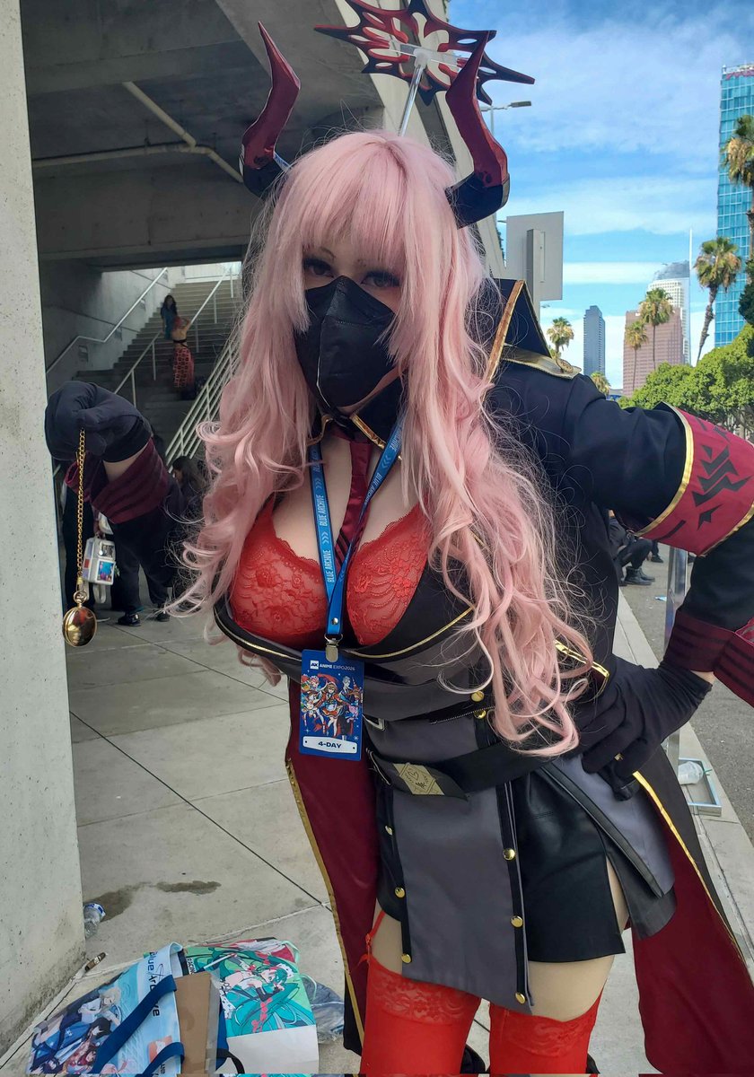 MetaDragonArt's tweet photo. This anime expo was such a crazy experience for me. Cosplaying for the first time really gave me a new appreciation for all the people who do it. It's a ton of work, way more than I realized when I first started getting this thing together! https://t.co/JrpjjXfDQk