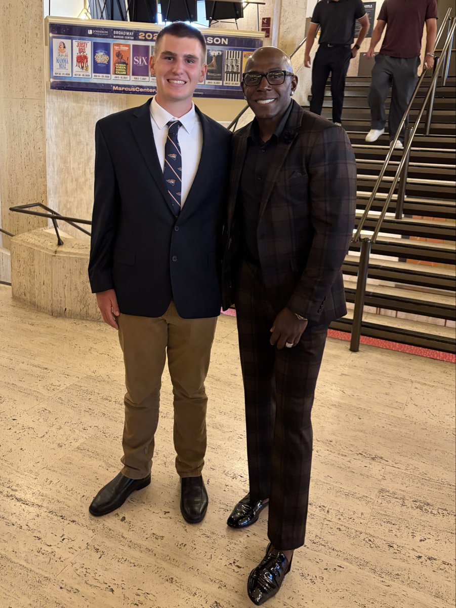 veit_beau's tweet photo. Had such a fun time at the @wihalloffame ceremony tonight. Thanks to @cousinssubs and @Donald_Driver80 for the Driven at Heart Scholarship. #HelpOthers #KindnessMatters

@piofootball @CoachHolleyCU 
@CoachBenMathias @CoachBuddah https://t.co/iuGJ2rEsad