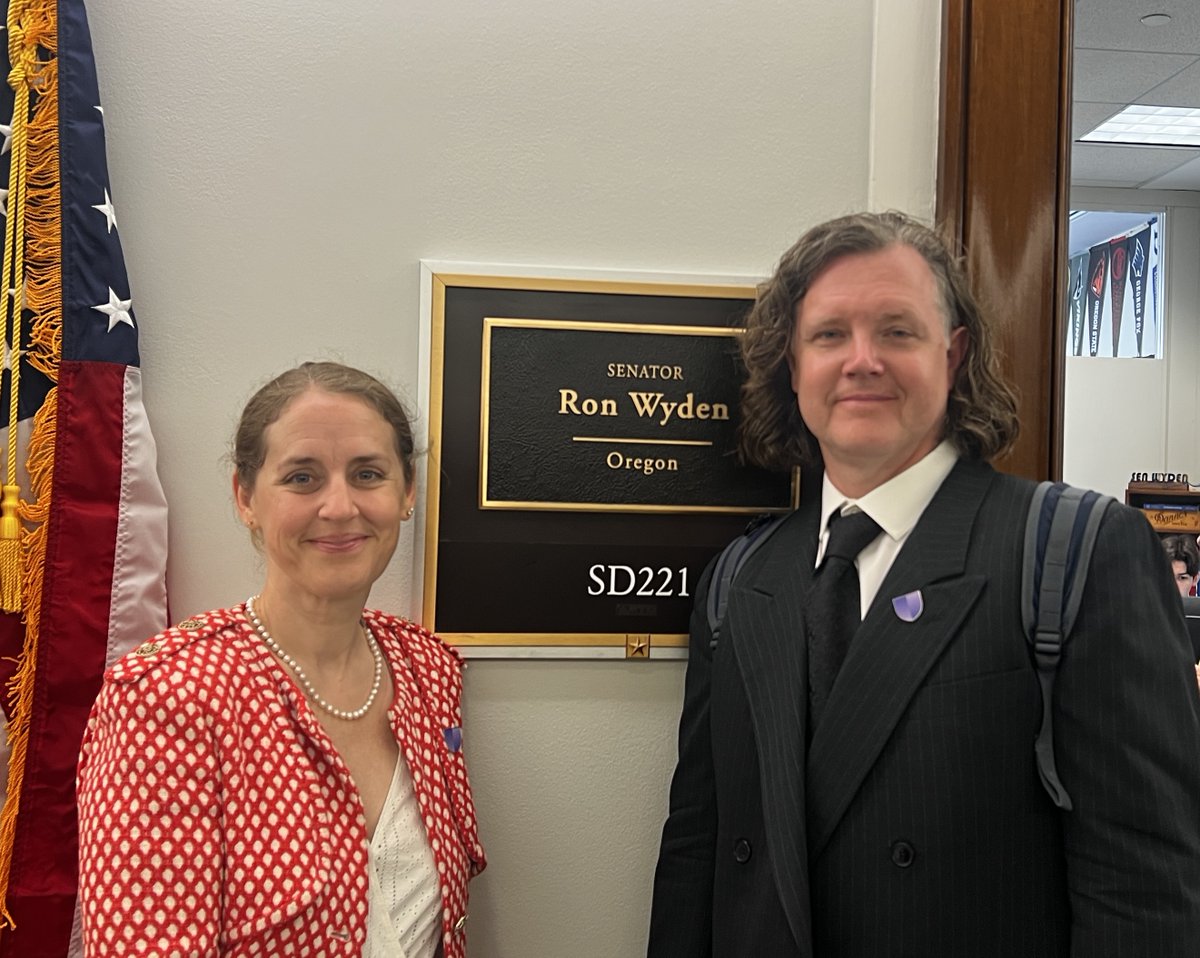 pttrn_ntgrty's tweet photo. @valkenburgh proud to call wyden our senator. we had the honor of going to his office with @flannel_donut &amp; stand with crypto a few weeks back to drive home the importance of getting the clarity act passed. https://t.co/tlug4v9vjd