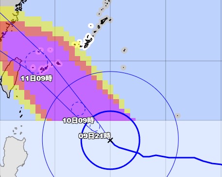 motobusakura's tweet photo. ＃気象庁 による ＃台風9号 の進路と ＃暴風域 に入る確率を示した図です。紫は70％以上。オレンジは30％以上。黄色は5％以上です。＃本部町 では今夜から陸上海上共に風速15ｍ/ｓ以上の風と６ｍ以上の波が予想されています。この時間（午後1時）も次第に ＃風 が強くなってきました！　＃沖縄 https://t.co/BuRMEvXtcT