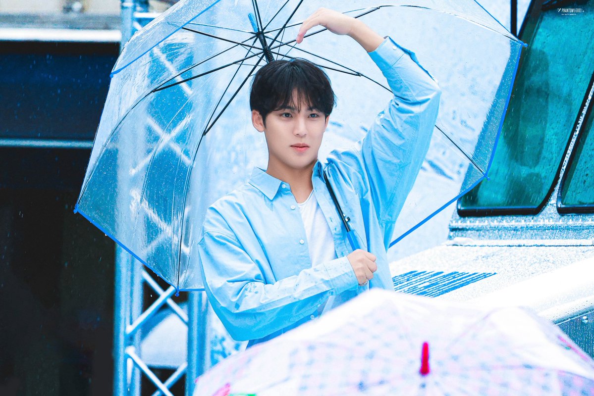 ph970406's tweet photo. 260709 스니커즈

🐶🫳🏻

@pledis_17 
#민규  #MINGYU #세븐틴 #SEVENTEEN https://t.co/tJx935HVJK