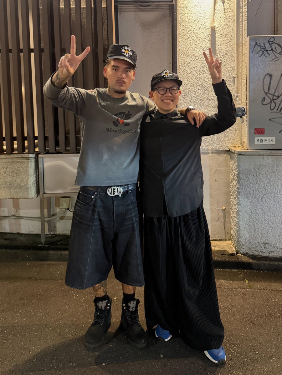 aGOODoutfit's tweet photo. Yeat with Japanese designer Verdy ✌️ https://t.co/jZbl7v8F2d