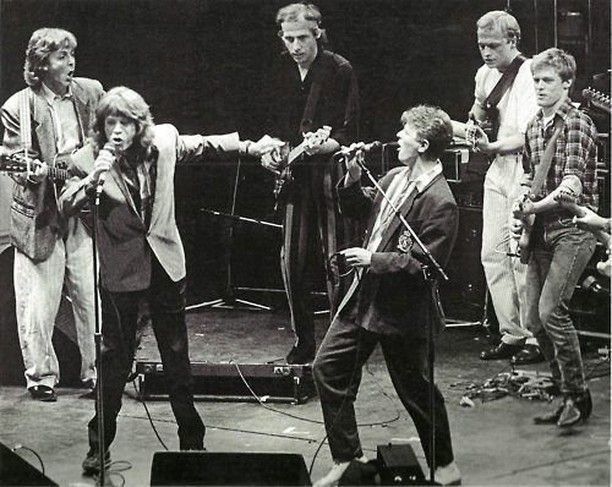 crockpics's tweet photo. Paul McCartney, Mick Jagger, Mark Knopfler, David Bowie, Mark King, and Bryan Adams performing 'I Saw Her Standing There' at Wembley Arena for the Prince's Trust Rock Gala, June 20, 1986. 

The annual benefit shows were always known for pulling in massive stars, but the 1986 lineup completely broke the mold. For the final song of the night, Paul McCartney stepped up to lead an unbelievable house band through a blistering, high-energy version of the Beatles classic I Saw Her Standing There. 

If you could form an ultimate dream supergroup using any musicians from the 1980s, who would you put on vocals, guitar, and drums? Let us hear your ultimate lineups and favorite memories in the comments below! 👇