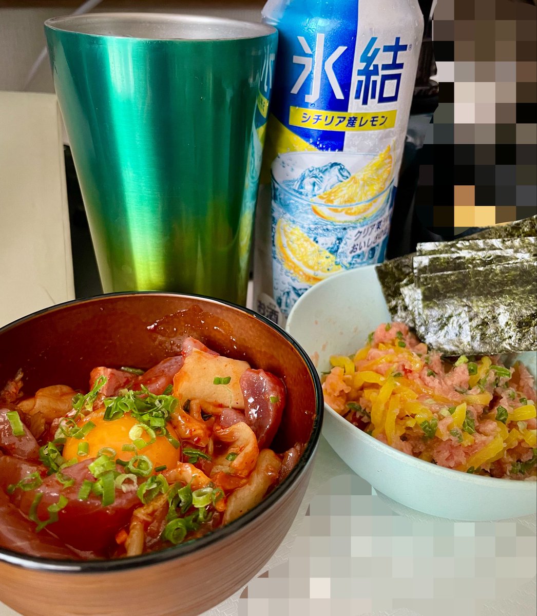 luki_tk's tweet photo. 久しぶりに昼飲み🍻
今日は最近ハマってるとろたくと海鮮キムチユッケを作ってまったり飲む日 https://t.co/92fl87NV8x
