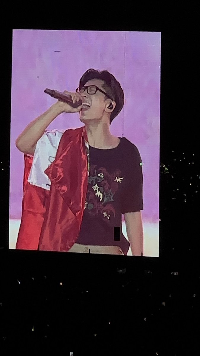 hihizlandia's tweet photo. ENHYPEN CON LA BANDERA DE PERU 😭🇵🇪 https://t.co/x7fy5ytENo