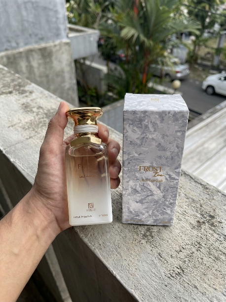 mongkiripiw's tweet photo. Ga ekspek ada parfum tipe fresh-aquatic sedingin es yang punya kekuatan aroma se-strong ini dan kuat bertahan 8-10 jam di kulit berkat konsentrasi Extrait de Parfum-nya.
#rekomendasiparfum #parfumtimteng #parfum #extraitdeparfum https://t.co/SwswuHddcO