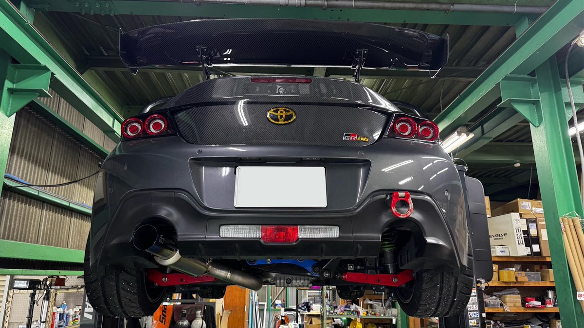 KondoEng's tweet photo. 匠project極フルチタンマフラー
【サーキットスペック】メイン70φ初登場‼️

70φはチタンを曲げきれないため
やむを得ず1ヶ所溶接を入ってますが
溶接できない内側はストレート部なので
ほぼ段付きはございません… https://t.co/msi3E01u5X