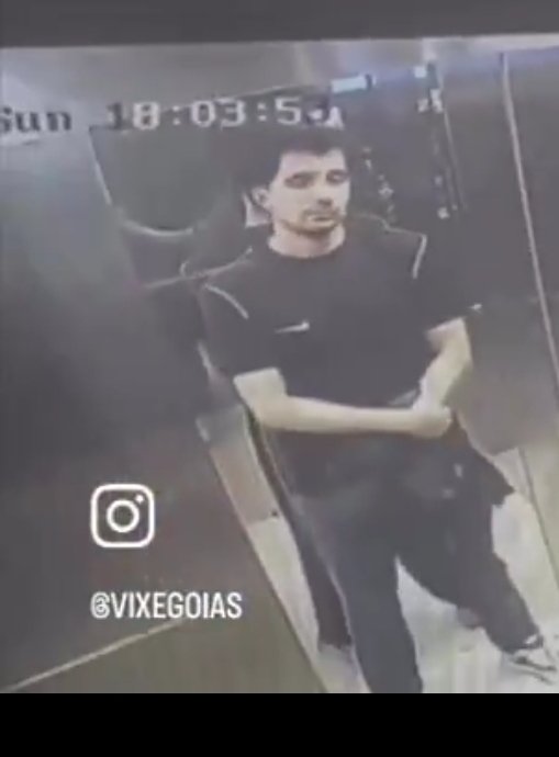 whqsravi's tweet photo. @CrimesReais caralho, a parte que mais me quebrou foi a crianca na maior inocencia achando que ele tava brincando, enquanto ela via uma brincadeira um marmanjo escolheu agredir uma crianca autista de 7 anos, tem que ser um filho da puta muito covarde mesmo, ainda faz pose pro espelho pqp https://t.co/g0aYFg1BnD