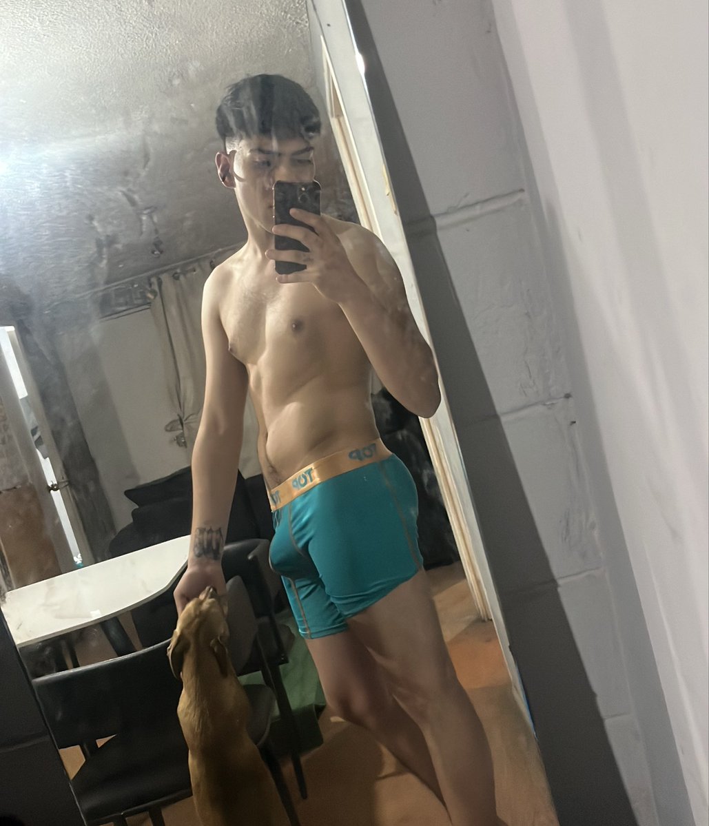 MatiasS15008824's tweet photo. Ejercicio 🏋️ en casaaa 🏠 y mi perruito https://t.co/PPSltA7QOs