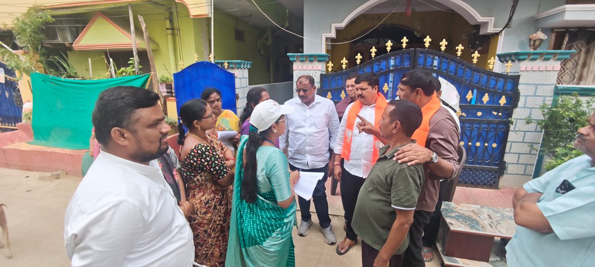 Arjun_BJYM's tweet photo. *ఈరోజు మేడ్చల్ డివిజన్లో బిజెపి ఆధ్వర్యంలో (SIR పై ) ప్రత్యేక సమగ్ర సవరణ కార్యక్రమం కోసం ప్రతి ఒక్కరూ అవగాహన పెంచుకోవాలి తమ వంతు కృషి చేయాలి…*

      ఓటర్ల జాబితా సవరణ ప్రక్రియలో BLA-2ల పాత్ర, బాధ్యతలు, తీసుకోవాల్సిన జాగ్రత్తలు మరియు పార్టీ పరంగా చేపట్టాల్సిన 
@BJP4Telangana https://t.co/ugsUyfmCXd